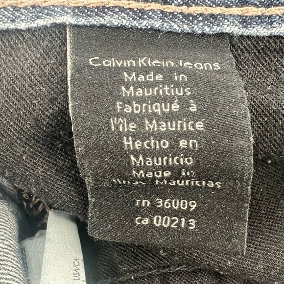 Calvin Klein Distressed Straight Leg Straight Cut  Raw Hem Jeans Size 30 Men's - Picture 5 of 6